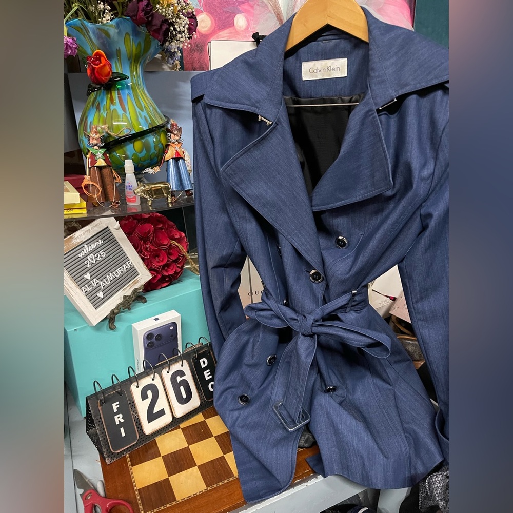 Navy Diut CalvinIC LICCT with Diaun

and silver buttons